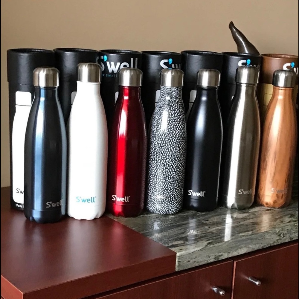 New S’well insulated Bottle/Thermos 17oz/500ml ( any one color on your c…